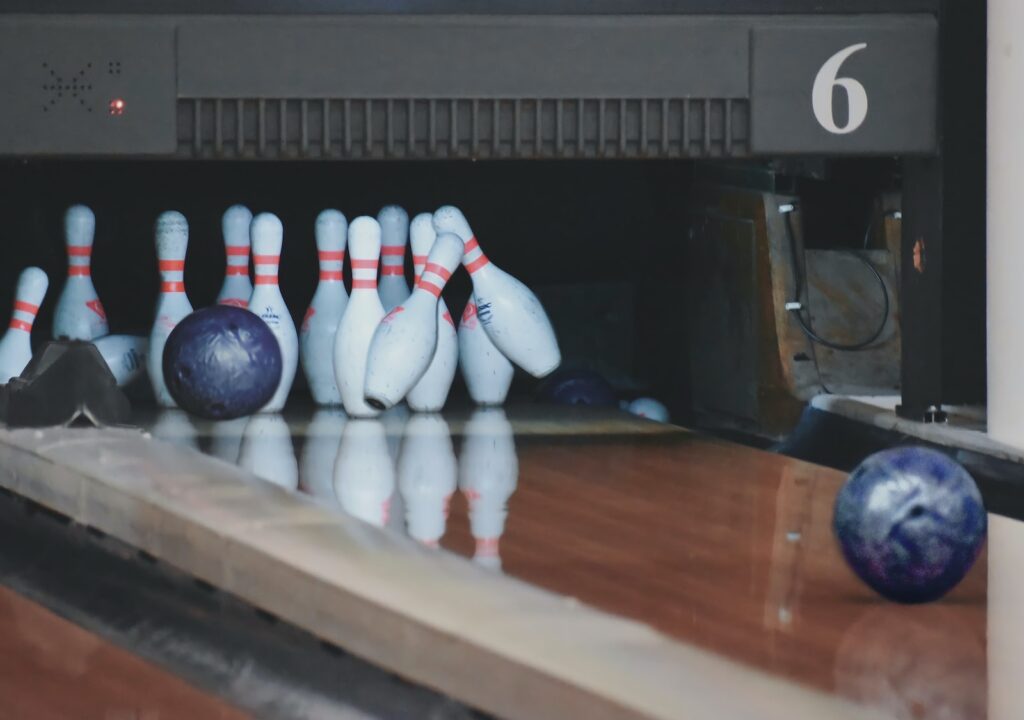 Esattamente come si gioca a bowling?